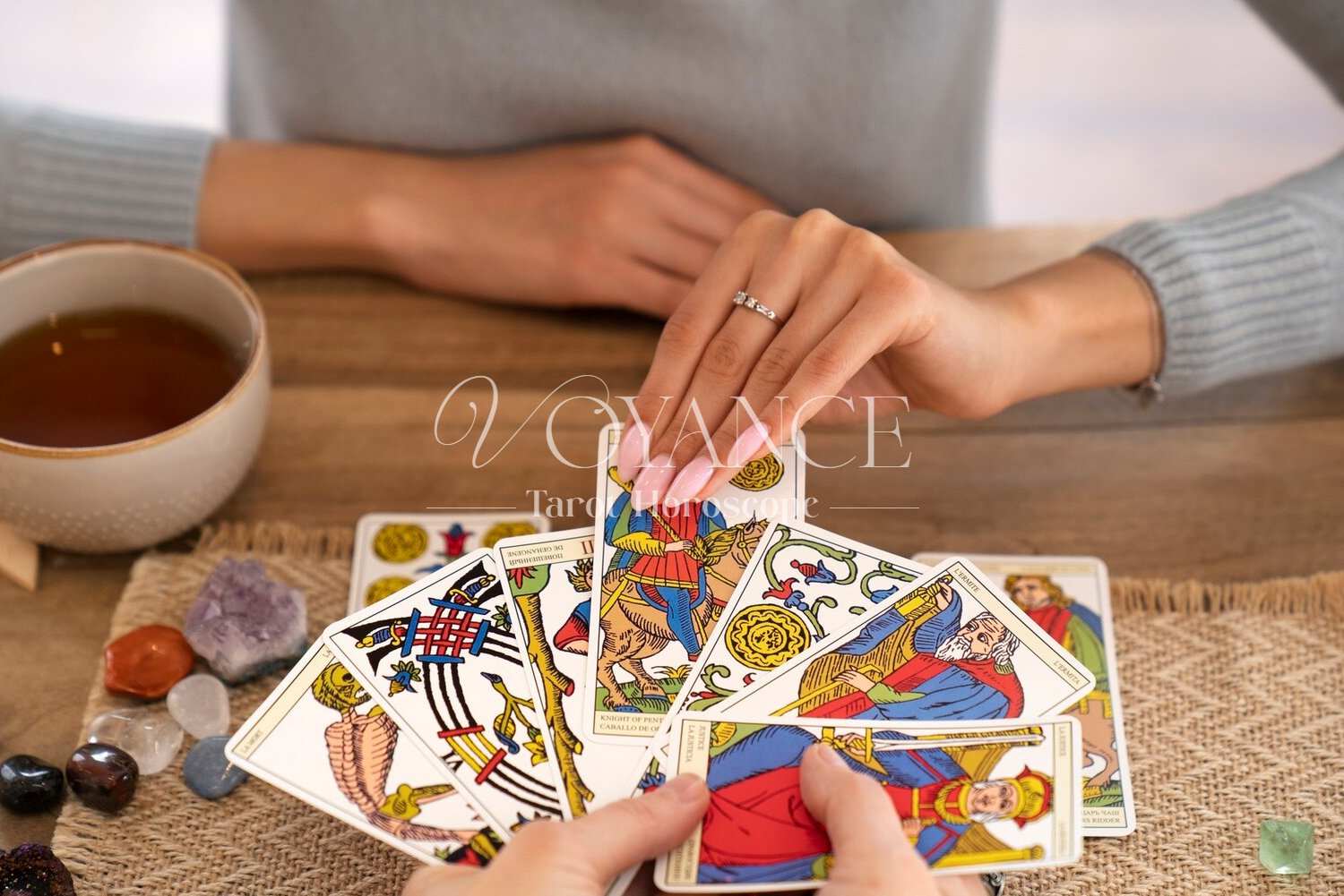 Quels sont les meilleurs tarots divinatoires ? Cartes du Tarot de Marseille — Tarot Rider-Waite-Smith — Tarot Thoth — arcanes majeurs traditionnels