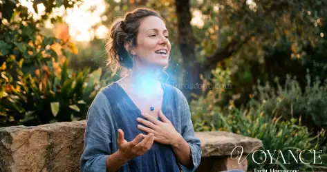 Chakra de la Gorge - dire sa vérité sans peur -Gorge baignée d'une lumière bleue douce, sensation de libération